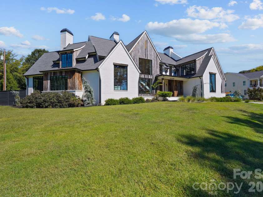 20218 Rainbow Circle, Cornelius, NC 28031.  MLS# CAR4387051, YatesRealty ID 34531. 