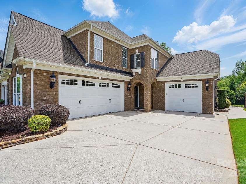 10205 Alouette Drive, Waxhaw, NC 28173.  MLS# CAR4253434, YatesRealty ID 34532. 
