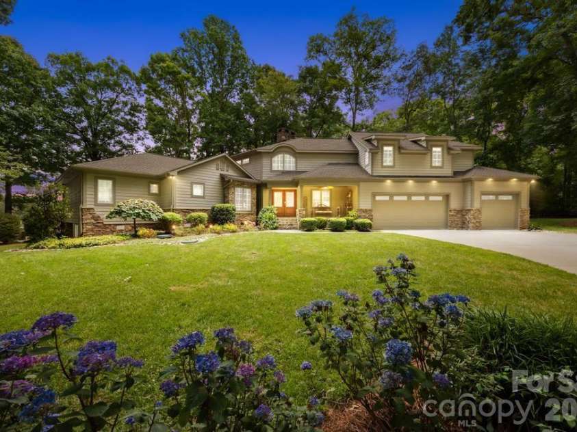 165 Woodstream Circle, Mooresville, NC 28117.  MLS# CAR4394552, YatesRealty ID 34534. 