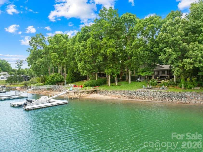 165 Woodstream Circle, Mooresville, NC 28117.  MLS# CAR4394552, YatesRealty ID 34534. 