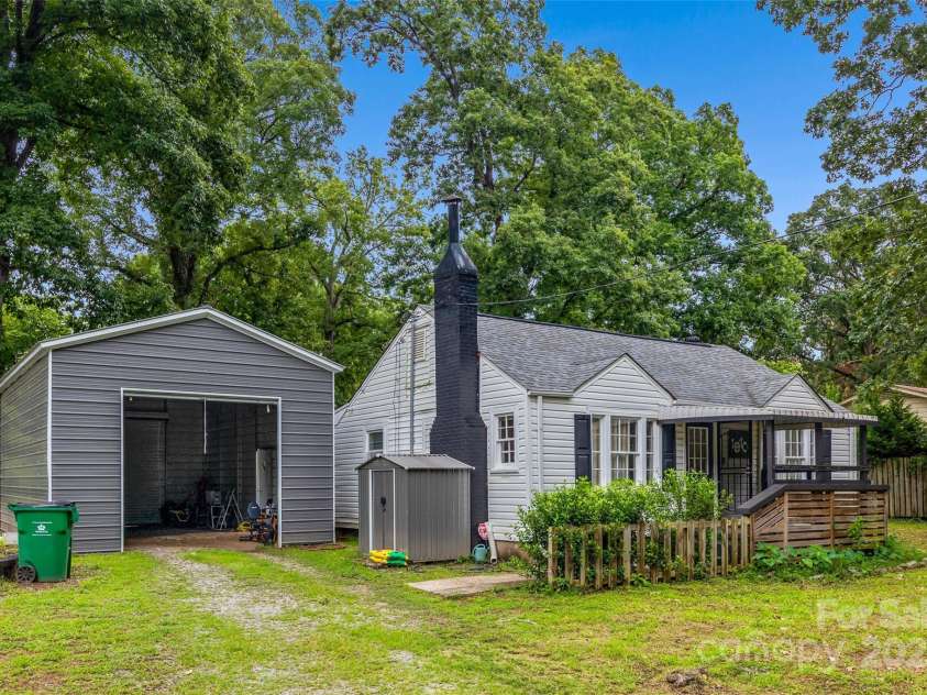 1810 Lisbon Lane, Charlotte, NC 28269.  MLS# CAR4288512, YatesRealty ID 34534. 