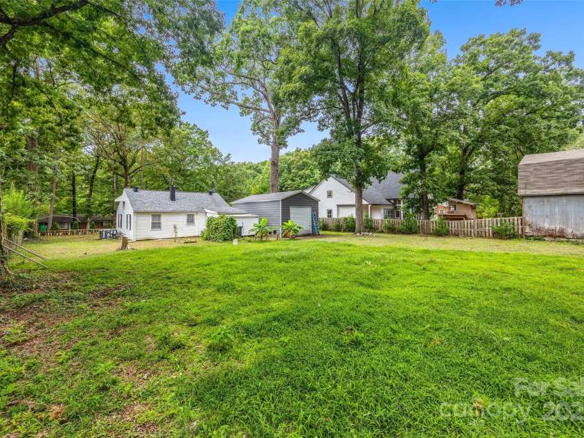 1810 Lisbon Lane, Charlotte, NC 28269.  MLS# CAR4288512, YatesRealty ID 34534. 