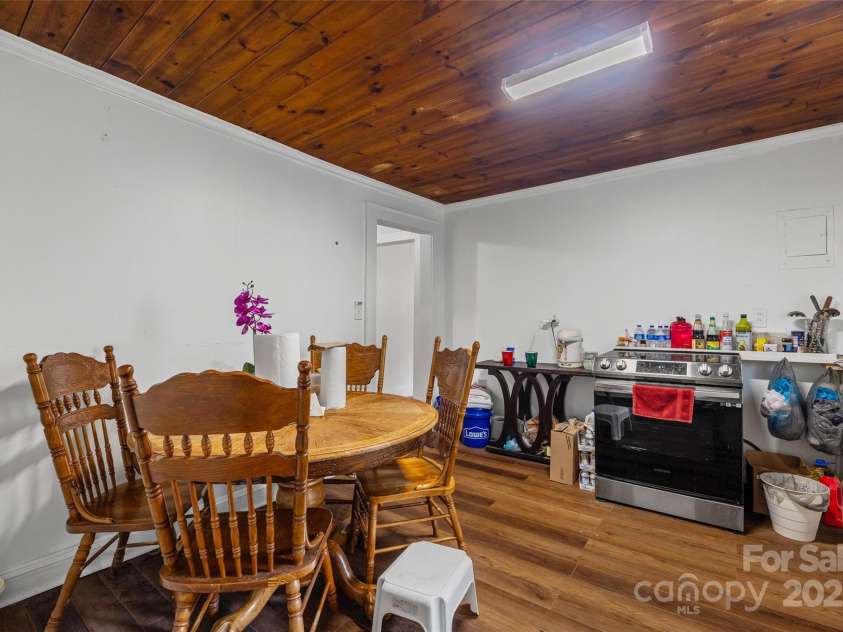 1810 Lisbon Lane, Charlotte, NC 28269.  MLS# CAR4288512, YatesRealty ID 34534. Kitchen