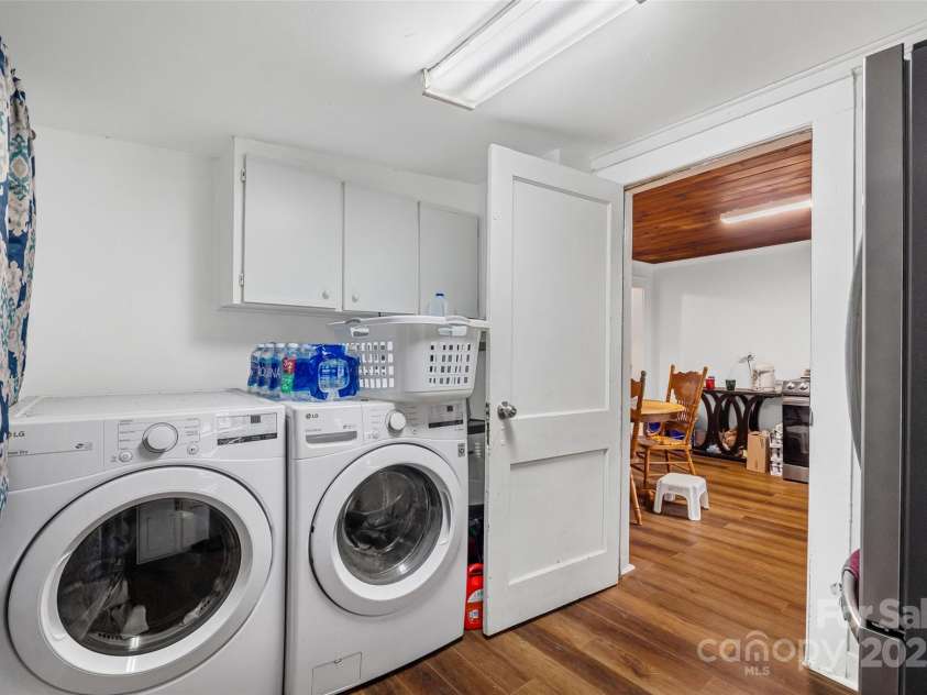 1810 Lisbon Lane, Charlotte, NC 28269.  MLS# CAR4288512, YatesRealty ID 34534. Laundry room
