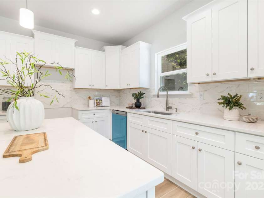 1145 Thayer Glen Court, Charlotte, NC 28213.  MLS# CAR4271760, YatesRealty ID 34535. 