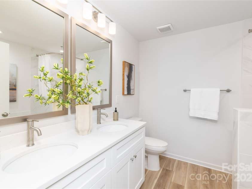 1145 Thayer Glen Court, Charlotte, NC 28213.  MLS# CAR4271760, YatesRealty ID 34535. 