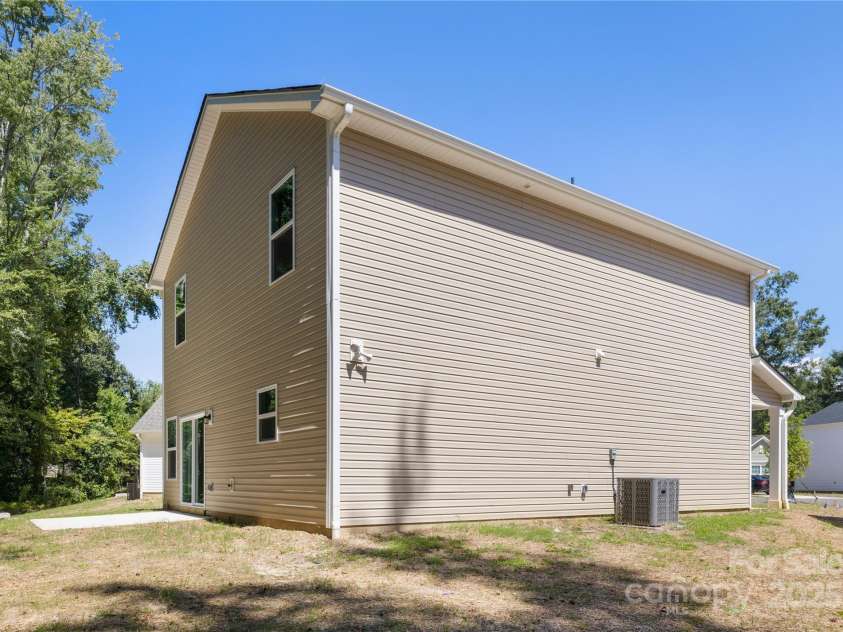 1145 Thayer Glen Court, Charlotte, NC 28213.  MLS# CAR4271760, YatesRealty ID 34535. 