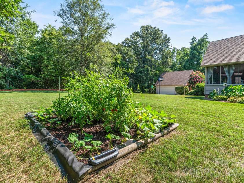 1316 Yellowood Court, Rock Hill, SC 29732.  MLS# CAR4278253, YatesRealty ID 34537. Garden Area
