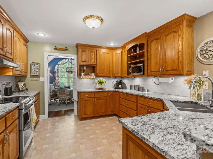 1316 Yellowood Court, Rock Hill, SC 29732.  MLS# CAR4278253, YatesRealty ID 34537. Kitchen