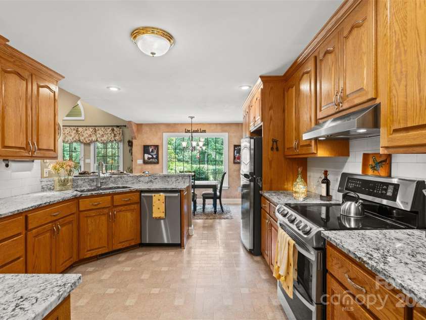 1316 Yellowood Court, Rock Hill, SC 29732.  MLS# CAR4278253, YatesRealty ID 34537. Kitchen