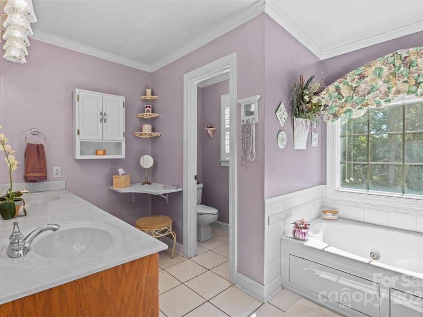 1316 Yellowood Court, Rock Hill, SC 29732.  MLS# CAR4278253, YatesRealty ID 34537. Primary Bath