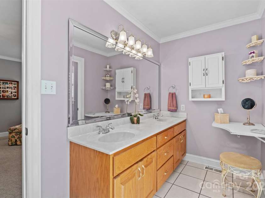 1316 Yellowood Court, Rock Hill, SC 29732.  MLS# CAR4278253, YatesRealty ID 34537. Primary Bath