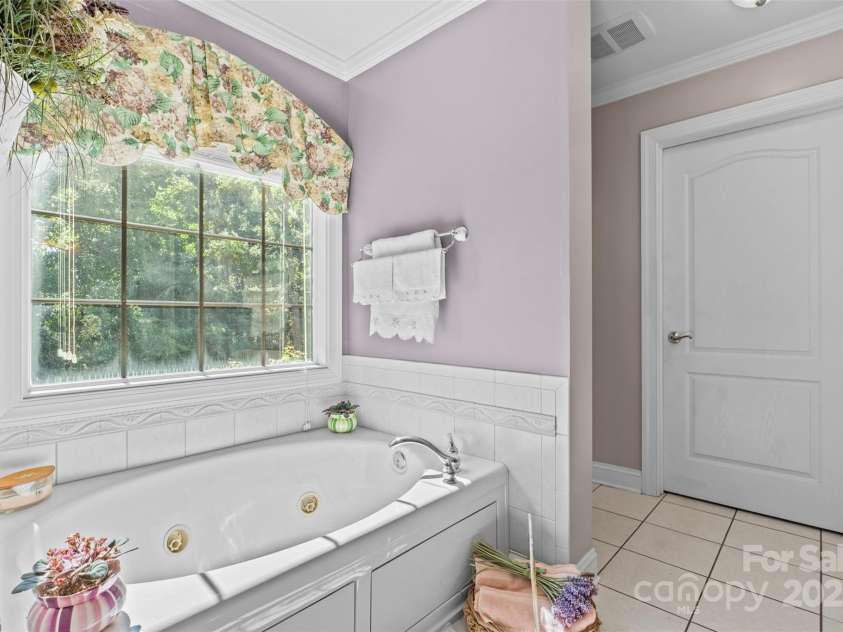 1316 Yellowood Court, Rock Hill, SC 29732.  MLS# CAR4278253, YatesRealty ID 34537. Primary Bath
