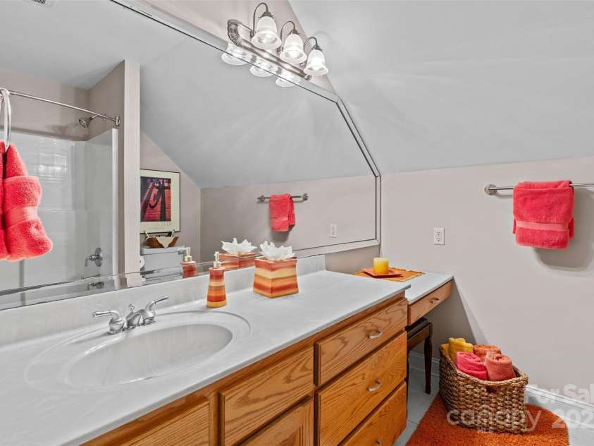 1316 Yellowood Court, Rock Hill, SC 29732.  MLS# CAR4278253, YatesRealty ID 34537. Upstairs Bath Room