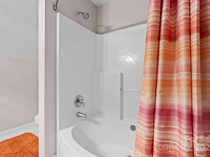 1316 Yellowood Court, Rock Hill, SC 29732.  MLS# CAR4278253, YatesRealty ID 34537. Upstairs Bath Room