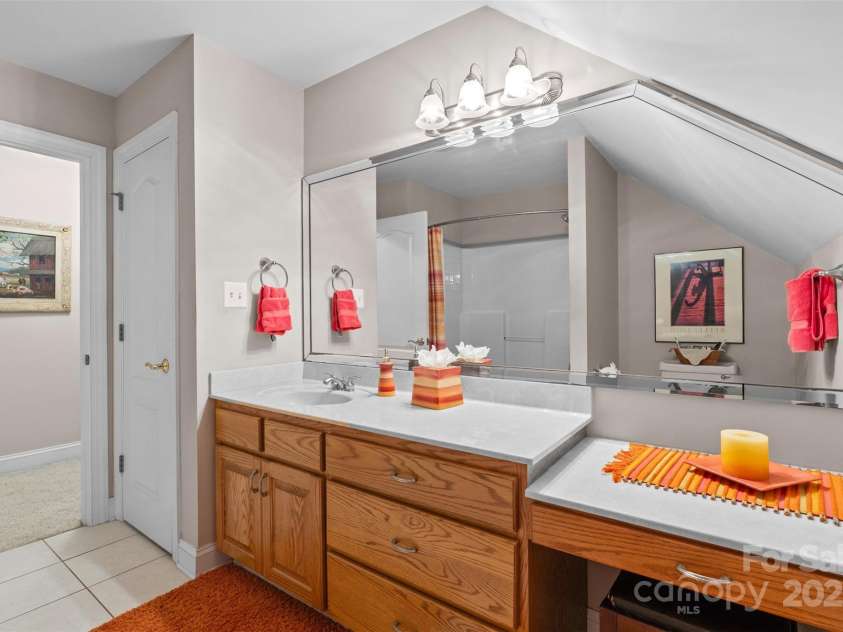 1316 Yellowood Court, Rock Hill, SC 29732.  MLS# CAR4278253, YatesRealty ID 34537. Upstairs Bath Room