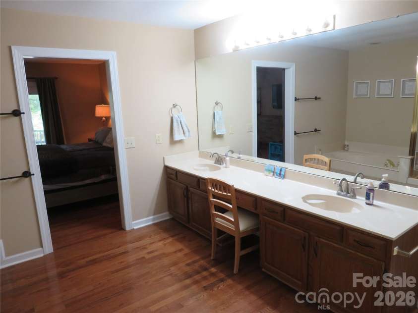 1843 Tanfield Drive, Matthews, NC 28105.  MLS# CAR4396451, YatesRealty ID 34538. 