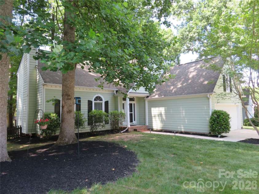 1843 Tanfield Drive, Matthews, NC 28105.  MLS# CAR4396451, YatesRealty ID 34538. Beautiful, shady lot