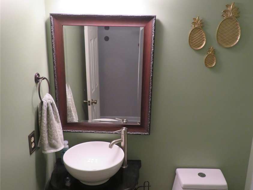 1843 Tanfield Drive, Matthews, NC 28105.  MLS# CAR4396451, YatesRealty ID 34538. Half bath on the main level