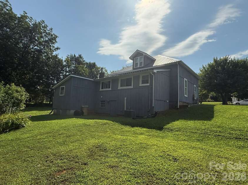 304 Main Avenue, Hildebran, NC 28637.  MLS# CAR4398663, YatesRealty ID 34539. 