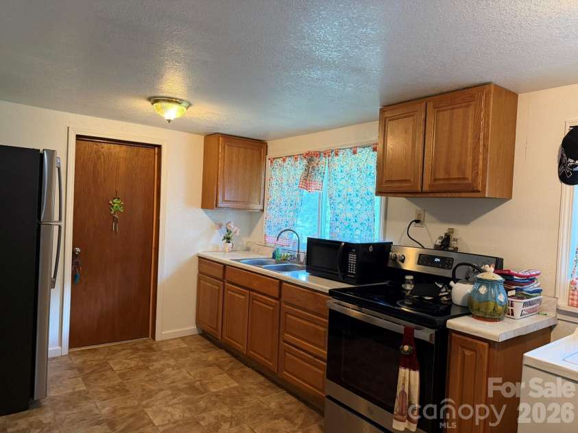 304 Main Avenue, Hildebran, NC 28637.  MLS# CAR4398663, YatesRealty ID 34539. 