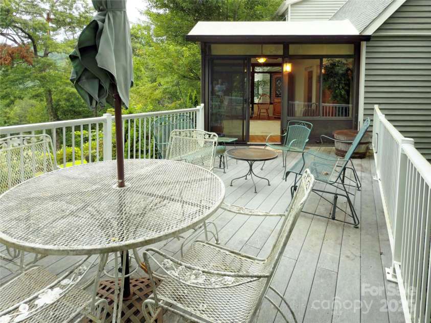 40 Sanctuary Drive, Burnsville, NC 28714.  MLS# CAR4274475, YatesRealty ID 34539. 