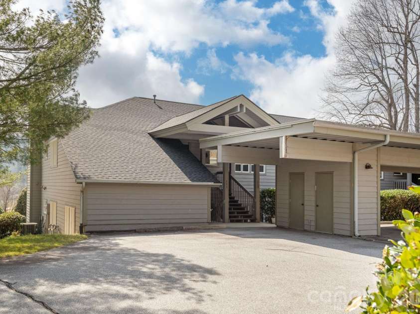111 BLUFFVIEW Lane, Flat Rock, NC 28731.  MLS# CAR4355689, YatesRealty ID 3454. 