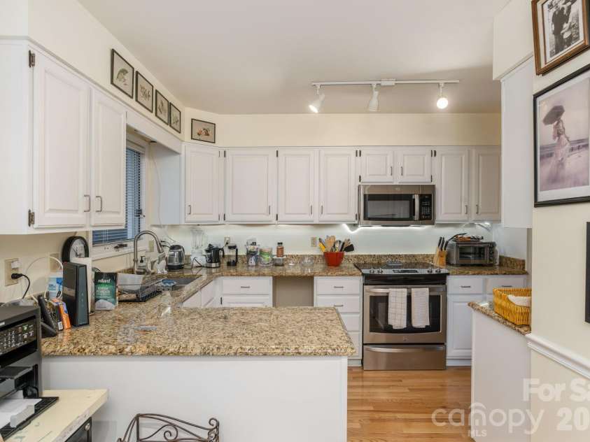 111 BLUFFVIEW Lane, Flat Rock, NC 28731.  MLS# CAR4355689, YatesRealty ID 3454. 