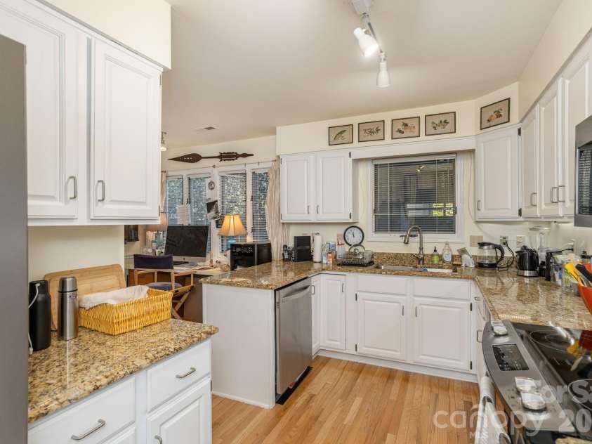 111 BLUFFVIEW Lane, Flat Rock, NC 28731.  MLS# CAR4355689, YatesRealty ID 3454. 