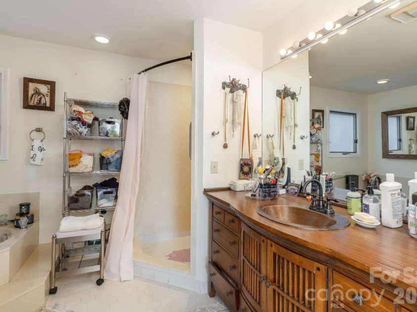 111 BLUFFVIEW Lane, Flat Rock, NC 28731.  MLS# CAR4355689, YatesRealty ID 3454. 