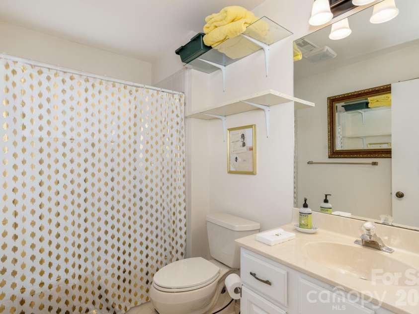 111 BLUFFVIEW Lane, Flat Rock, NC 28731.  MLS# CAR4355689, YatesRealty ID 3454. 