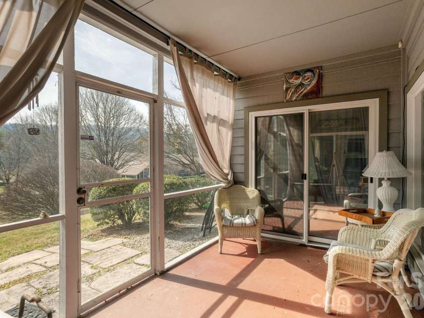 111 BLUFFVIEW Lane, Flat Rock, NC 28731.  MLS# CAR4355689, YatesRealty ID 3454. 