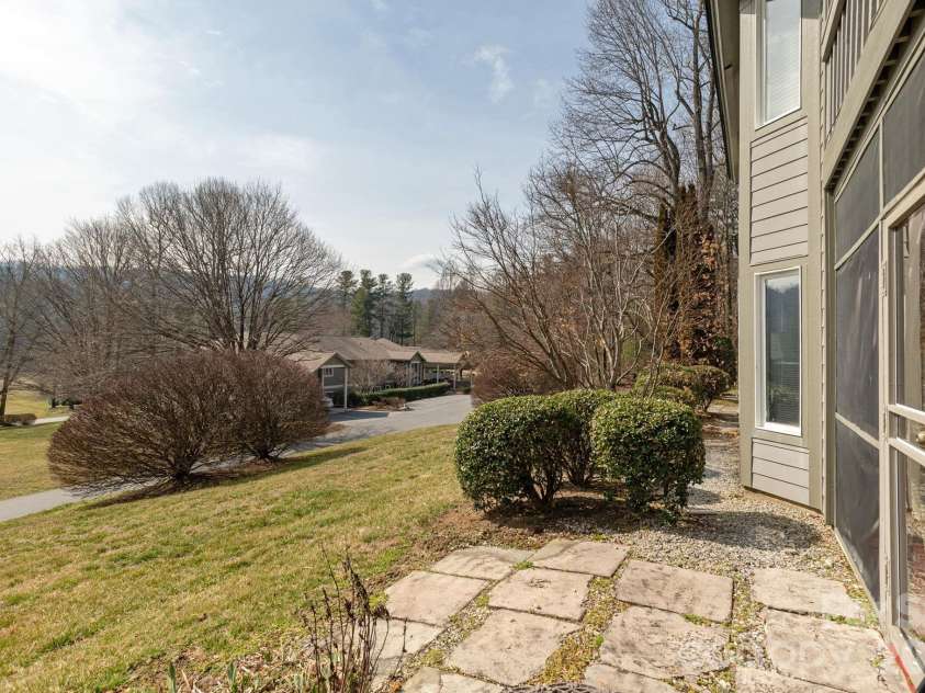 111 BLUFFVIEW Lane, Flat Rock, NC 28731.  MLS# CAR4355689, YatesRealty ID 3454. 