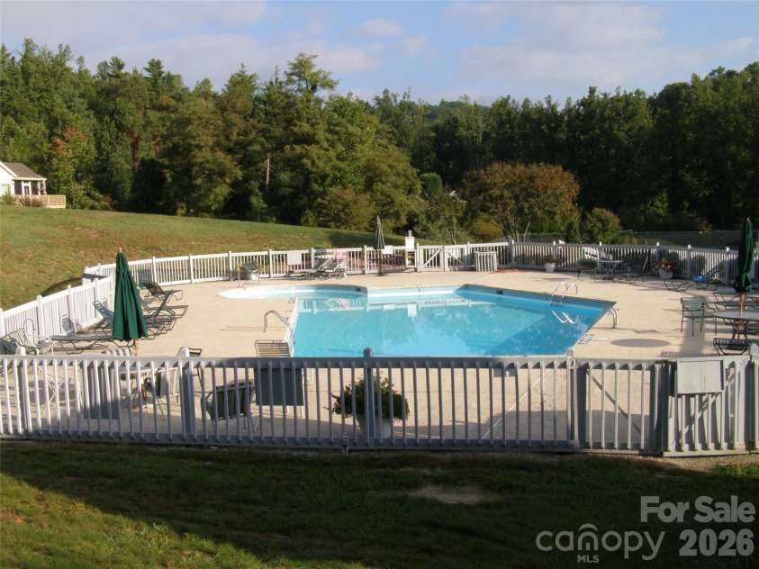 111 BLUFFVIEW Lane, Flat Rock, NC 28731.  MLS# CAR4355689, YatesRealty ID 3454. 