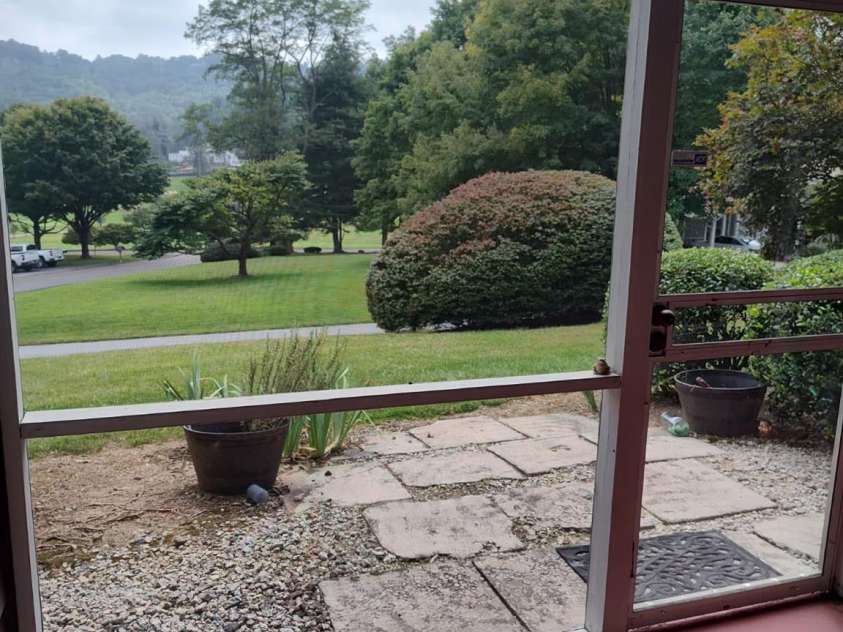 111 BLUFFVIEW Lane, Flat Rock, NC 28731.  MLS# CAR4355689, YatesRealty ID 3454. 