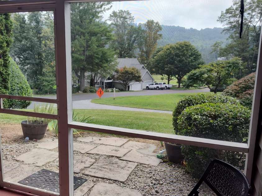 111 BLUFFVIEW Lane, Flat Rock, NC 28731.  MLS# CAR4355689, YatesRealty ID 3454. 