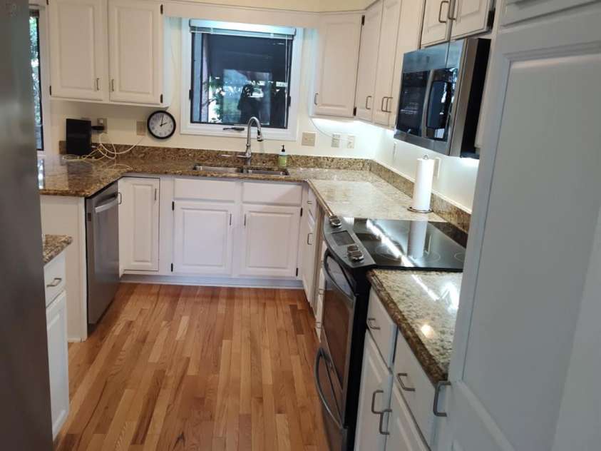 111 BLUFFVIEW Lane, Flat Rock, NC 28731.  MLS# CAR4355689, YatesRealty ID 3454. Kitchen