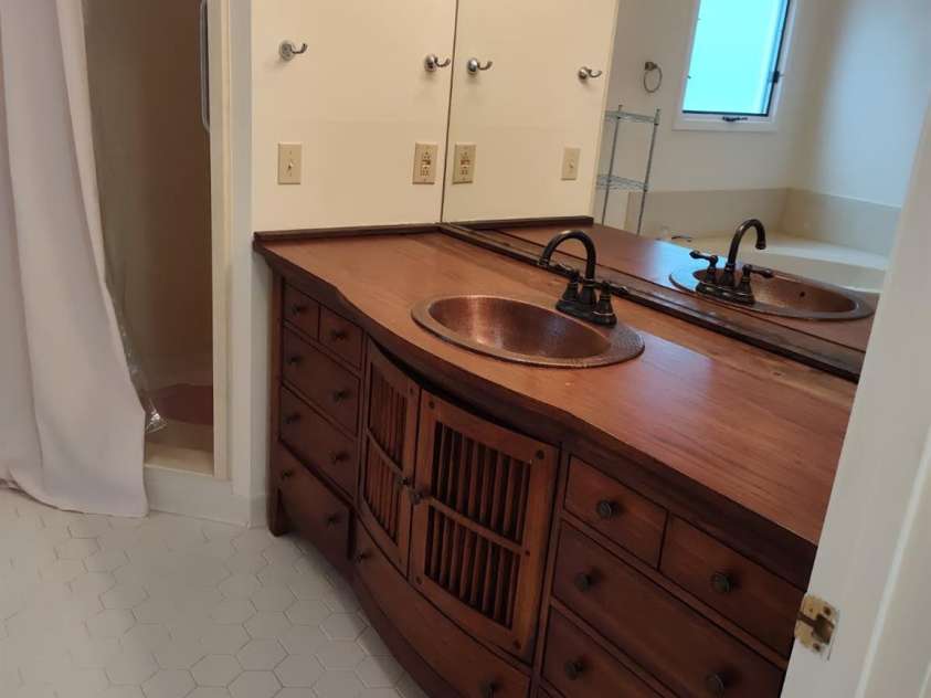 111 BLUFFVIEW Lane, Flat Rock, NC 28731.  MLS# CAR4355689, YatesRealty ID 3454. Primary Bath