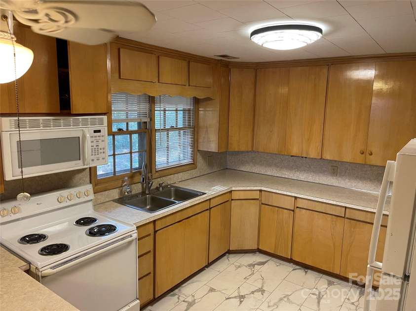 8725 Bringle Ferry Road, Salisbury, NC 28146.  MLS# CAR4218468, YatesRealty ID 3454. Bright efficient kitchen.  Appliances remain.