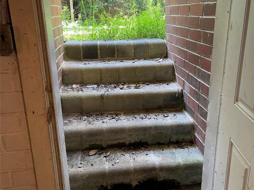 8725 Bringle Ferry Road, Salisbury, NC 28146.  MLS# CAR4218468, YatesRealty ID 3454. Exterior basement stairs
