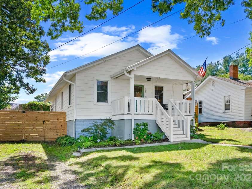 26 Oteen Park Place, Asheville, NC 28805.  MLS# CAR4292773, YatesRealty ID 34540. 
