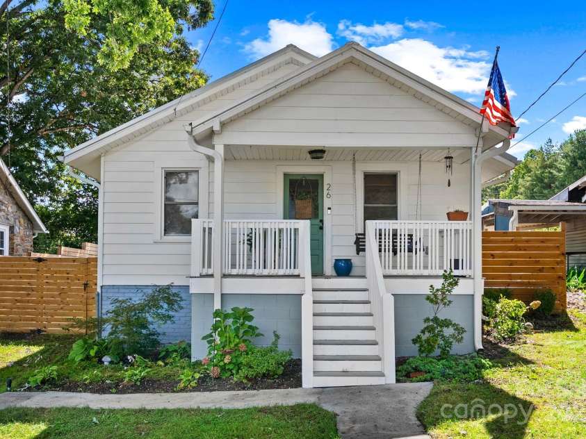 26 Oteen Park Place, Asheville, NC 28805.  MLS# CAR4292773, YatesRealty ID 34540. 