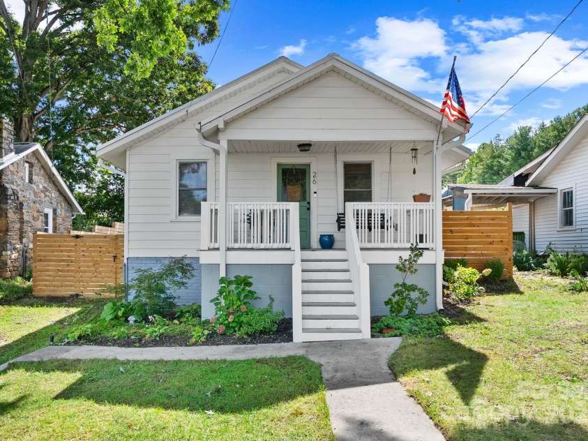 26 Oteen Park Place, Asheville, NC 28805.  MLS# CAR4292773, YatesRealty ID 34540. 
