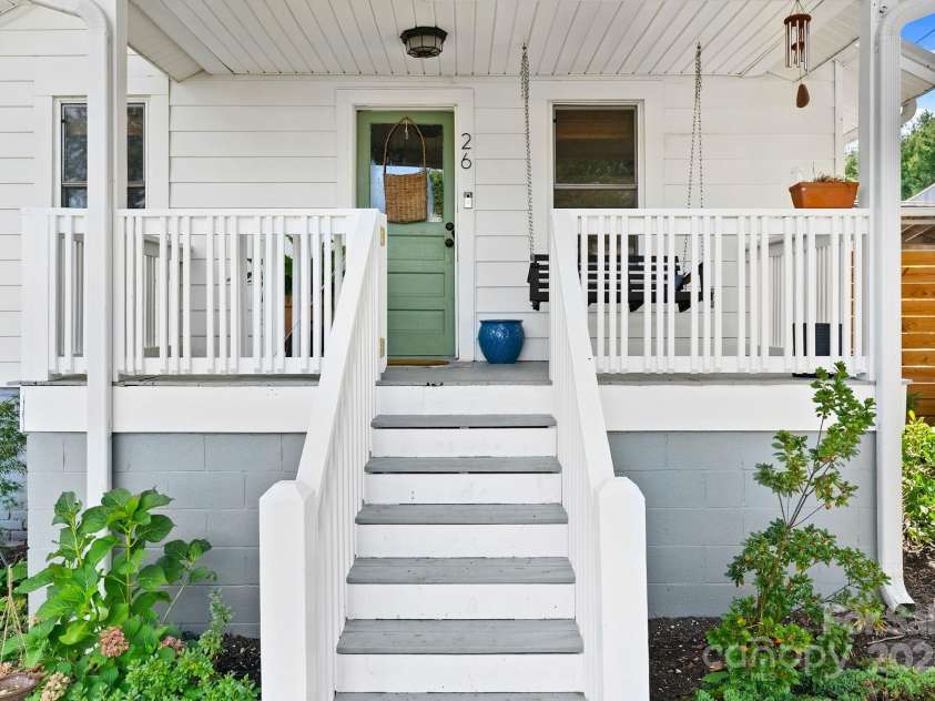26 Oteen Park Place, Asheville, NC 28805.  MLS# CAR4292773, YatesRealty ID 34540. 