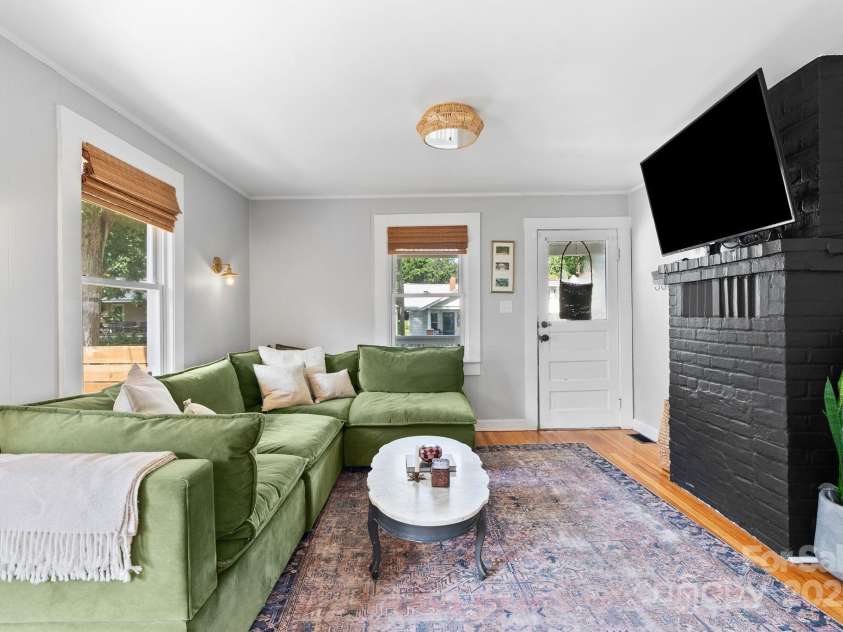 26 Oteen Park Place, Asheville, NC 28805.  MLS# CAR4292773, YatesRealty ID 34540. 