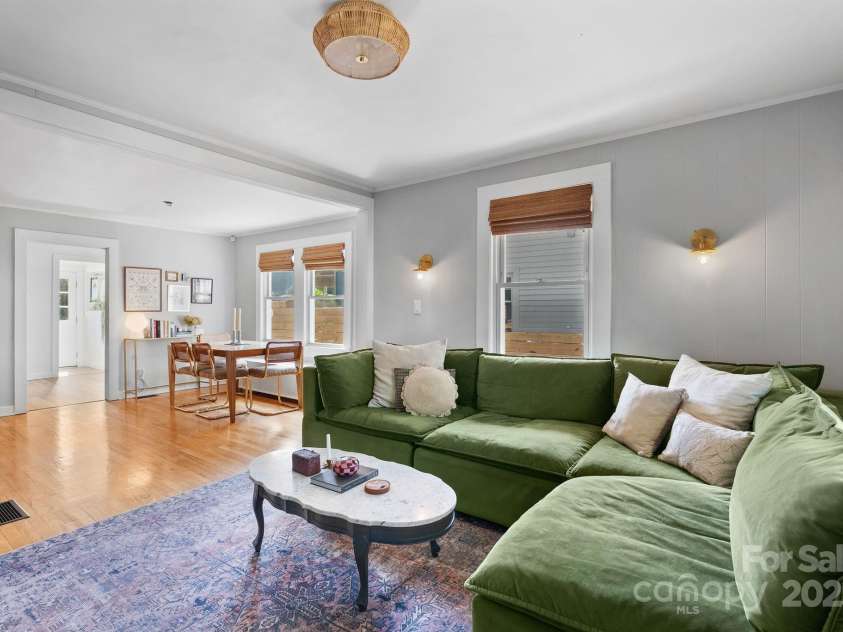 26 Oteen Park Place, Asheville, NC 28805.  MLS# CAR4292773, YatesRealty ID 34540. 