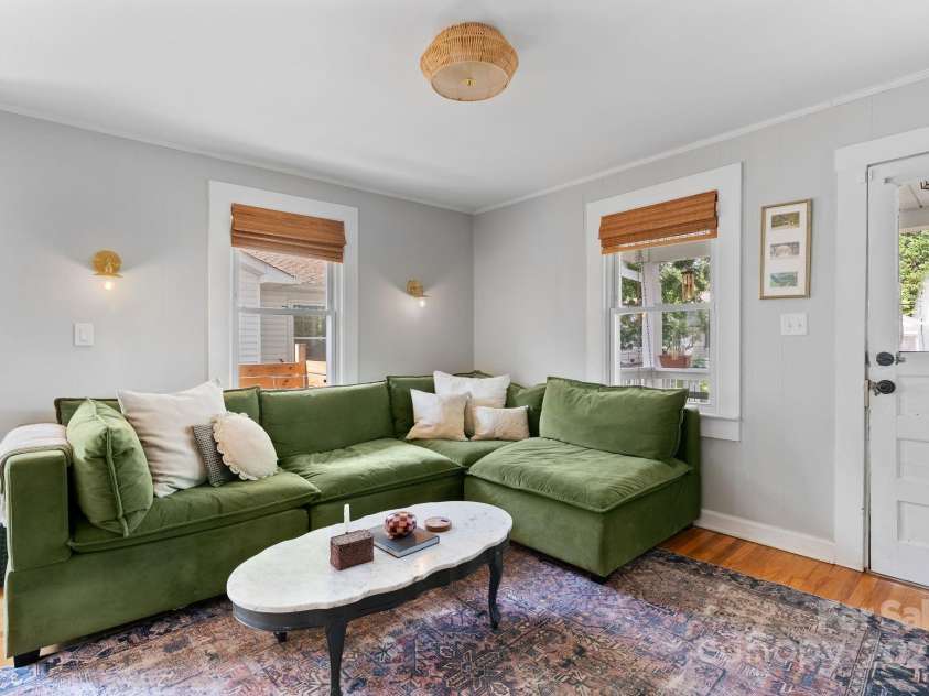 26 Oteen Park Place, Asheville, NC 28805.  MLS# CAR4292773, YatesRealty ID 34540. 