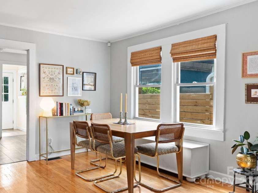 26 Oteen Park Place, Asheville, NC 28805.  MLS# CAR4292773, YatesRealty ID 34540. 