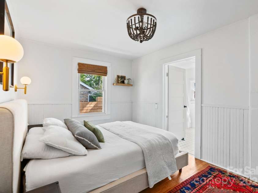 26 Oteen Park Place, Asheville, NC 28805.  MLS# CAR4292773, YatesRealty ID 34540. 