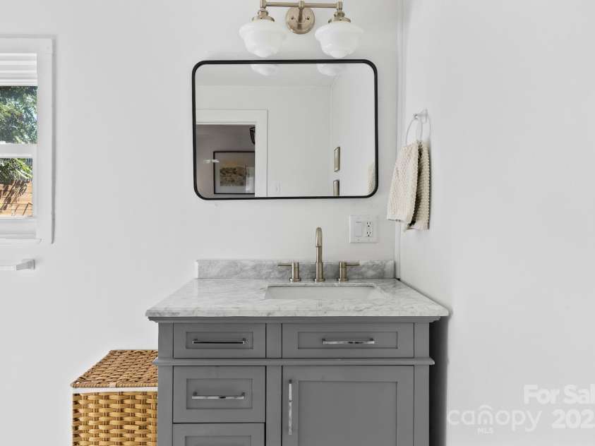 26 Oteen Park Place, Asheville, NC 28805.  MLS# CAR4292773, YatesRealty ID 34540. 